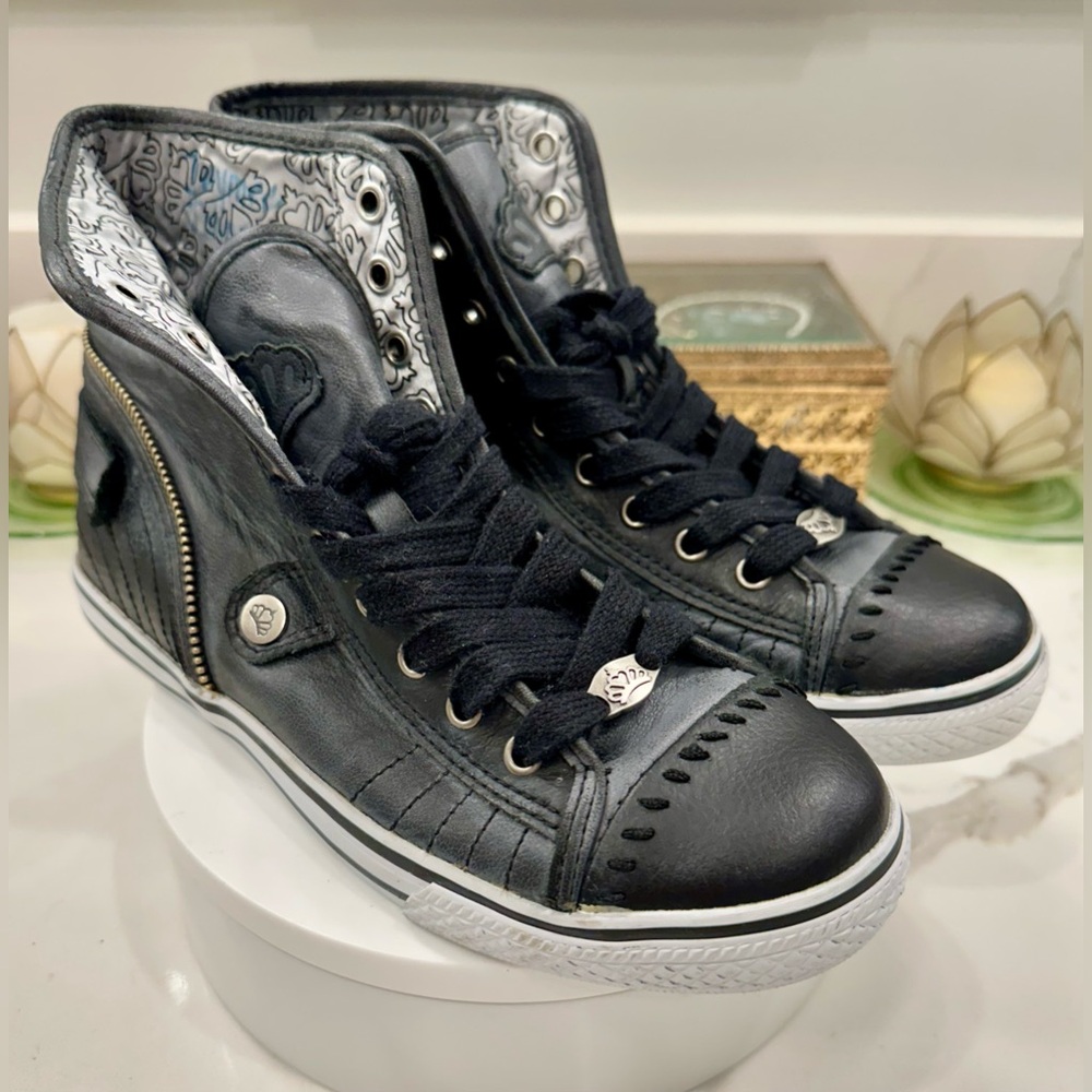 Fergalicious by Fergie Ryder Leather Sneakers Zip Accents - Nearly New 6M